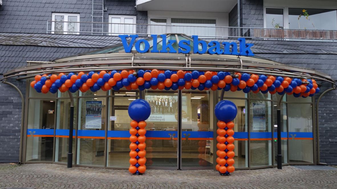 Girlande und Säulen im Aussenbereich